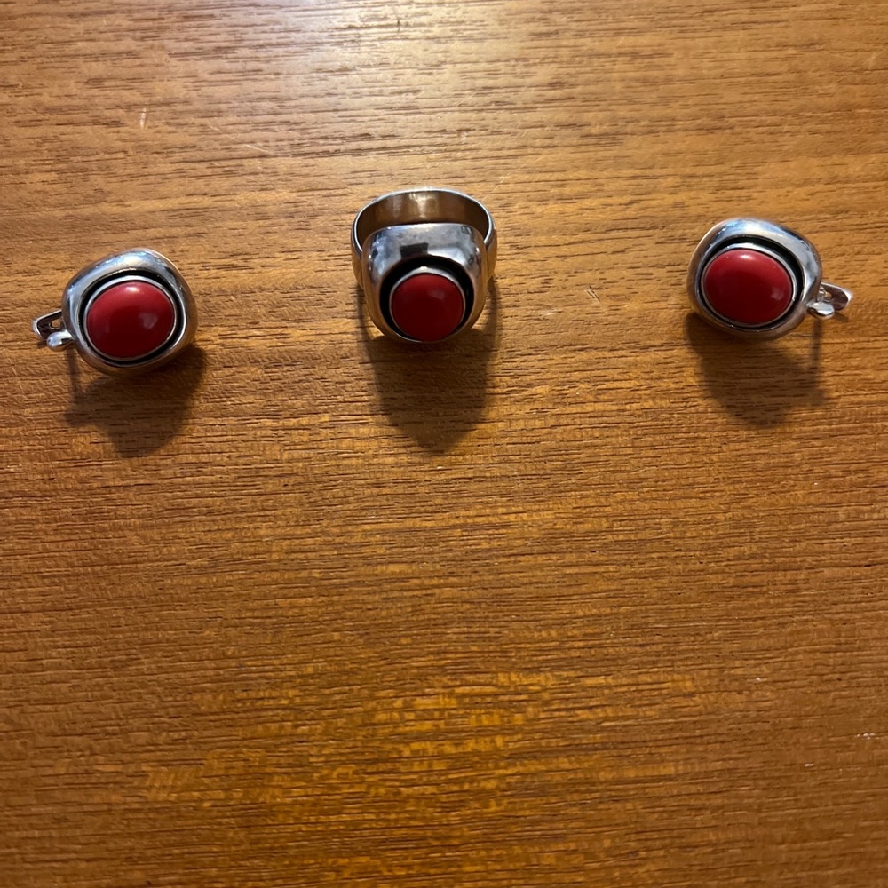 Set of coral ring & earrings